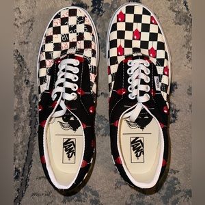 Vans X IT Collection Unisex Size 8.5 Laced Shoes